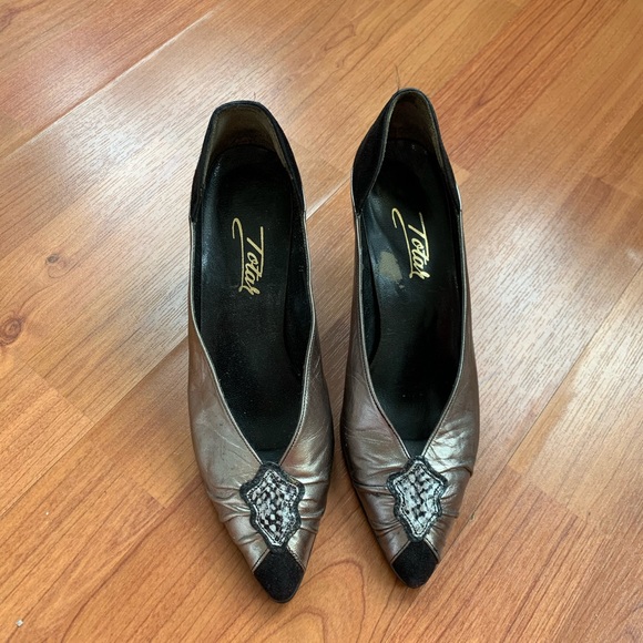 Shoes - Picture 2 of 4